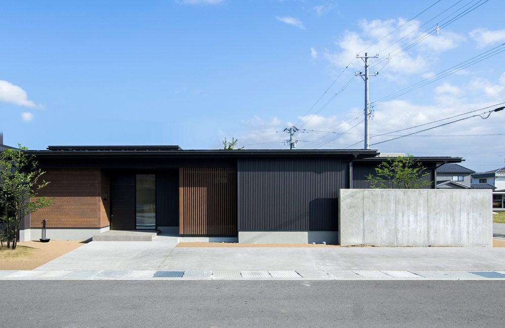 中庭のある平屋の家 施工例 富山でかっこいい家を建てるなら米田木材へ